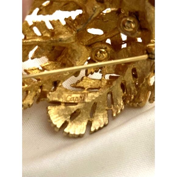 Capri Leaf Feather Gold Tone Brooch - Picture 2 of 5